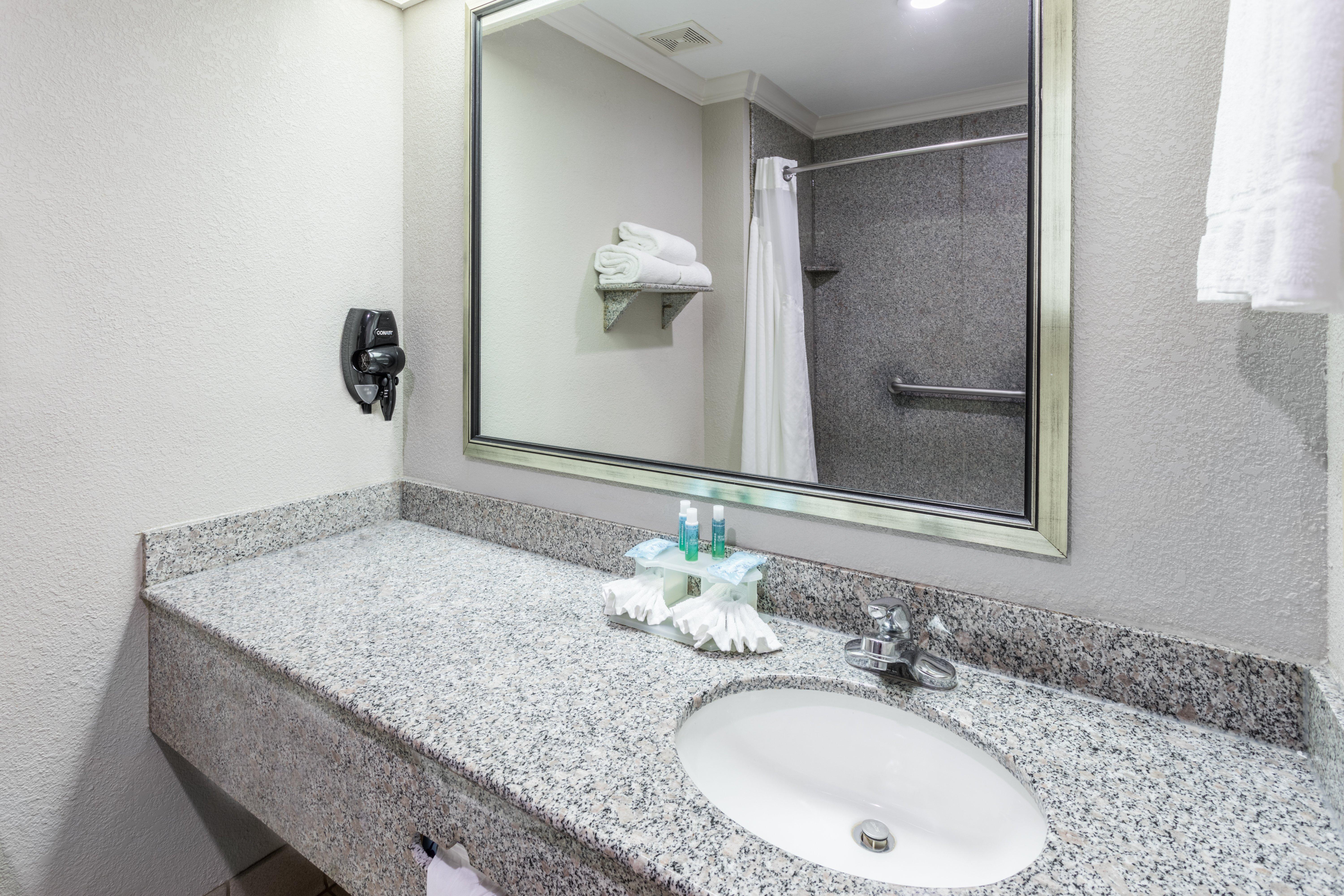 Holiday Inn Express Hotel And Suites Lake Charles By Ihg Exterior photo