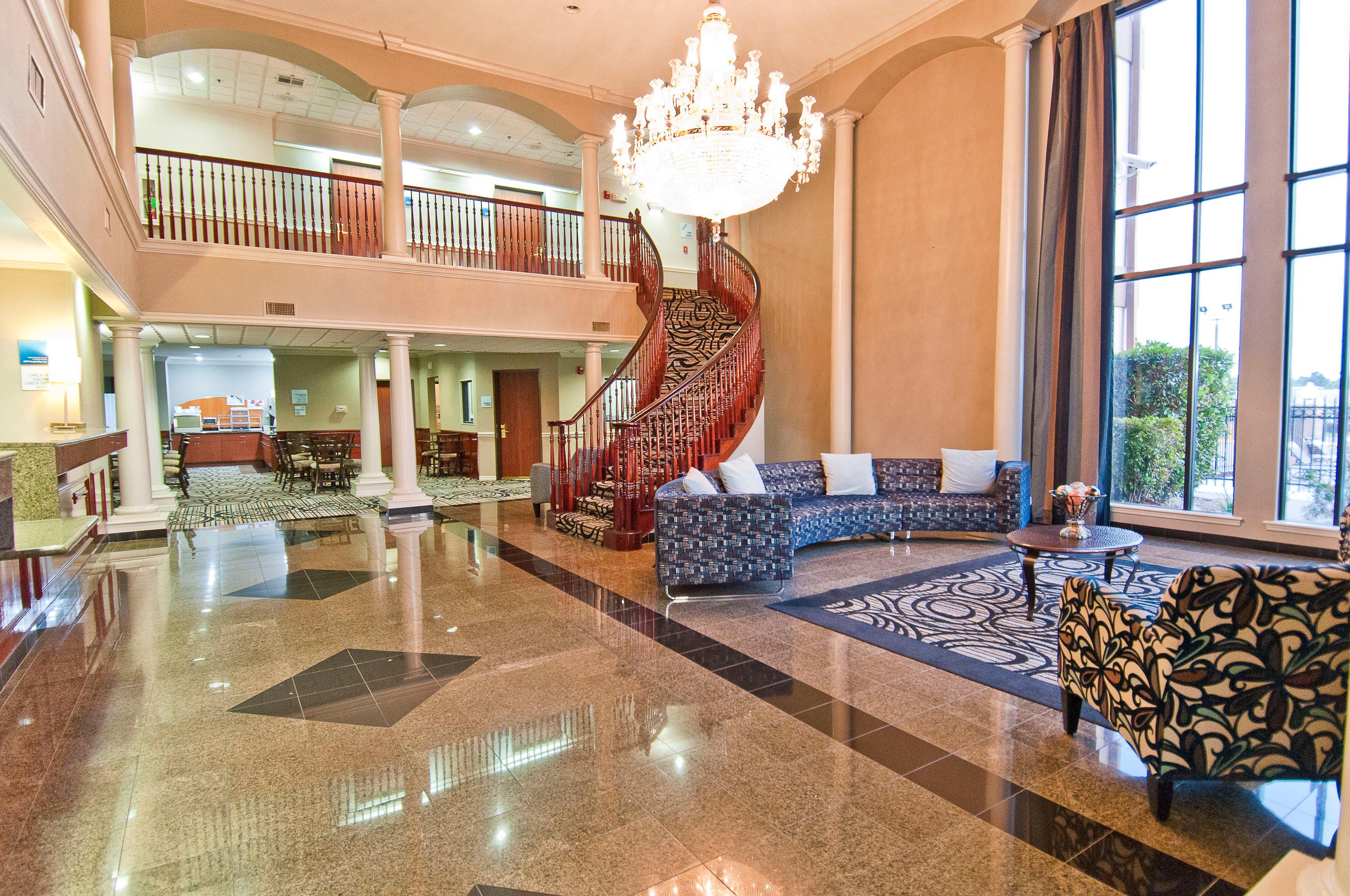 Holiday Inn Express Hotel And Suites Lake Charles By Ihg Exterior photo