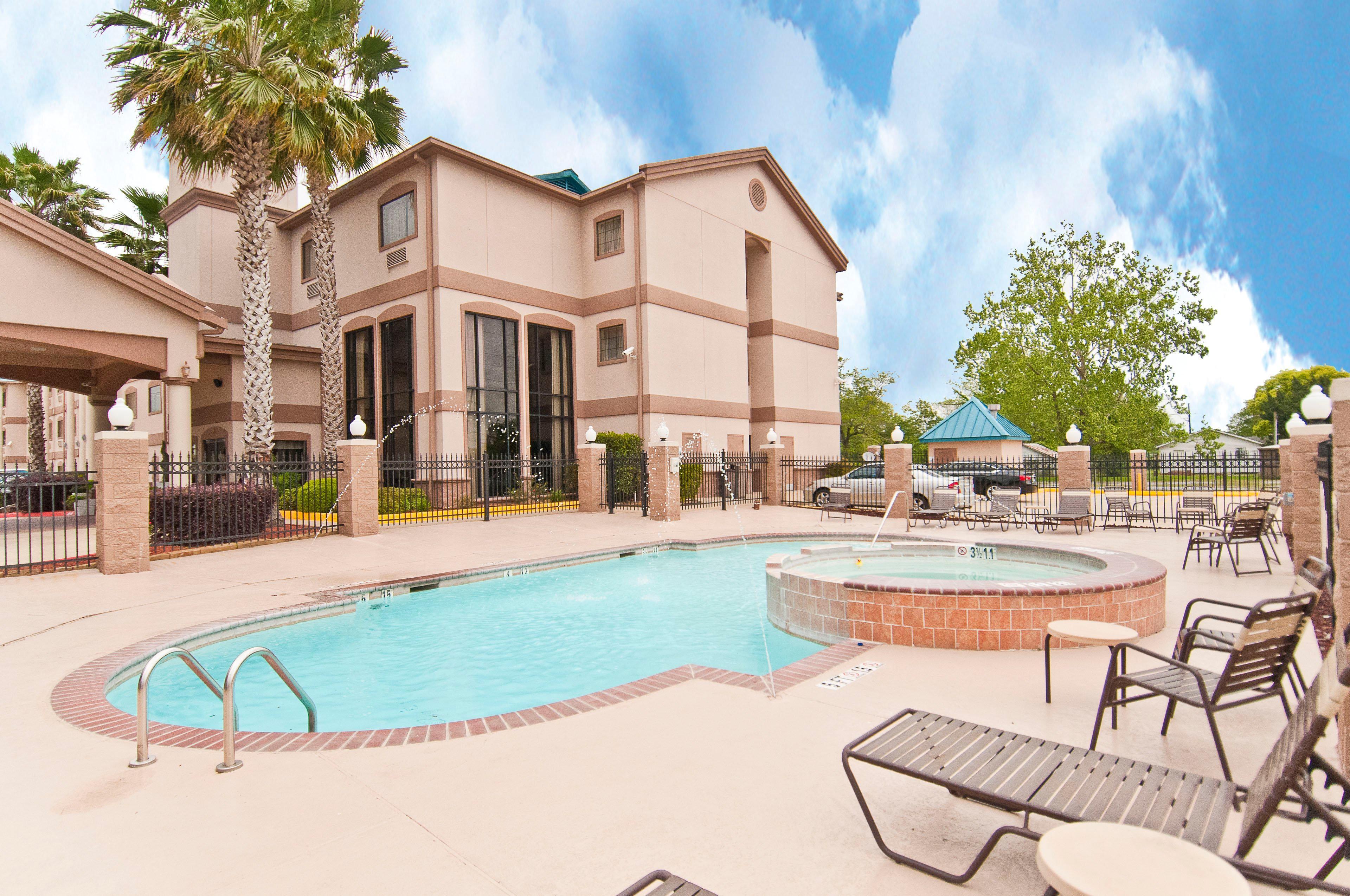 Holiday Inn Express Hotel And Suites Lake Charles By Ihg Exterior photo