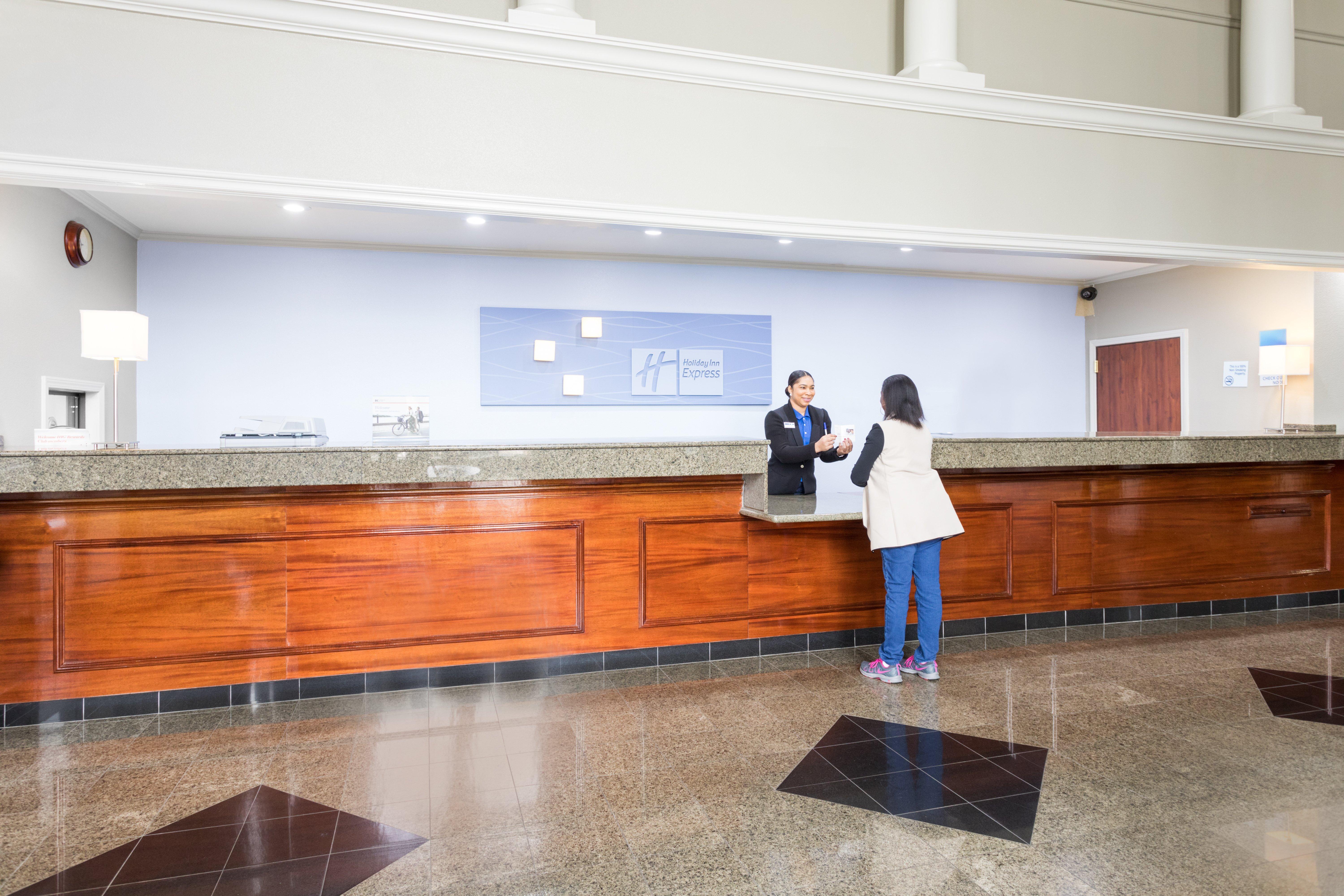 Holiday Inn Express Hotel And Suites Lake Charles By Ihg Exterior photo