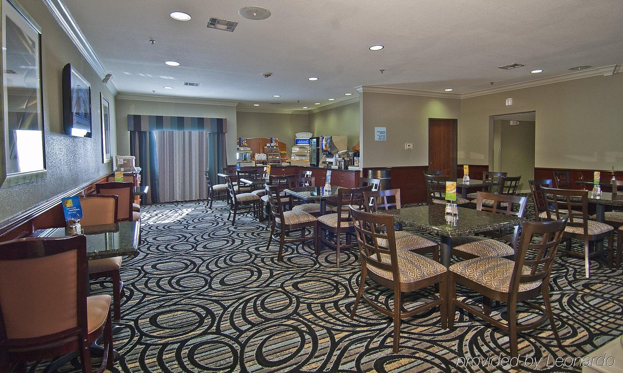 Holiday Inn Express Hotel And Suites Lake Charles By Ihg Restaurant photo